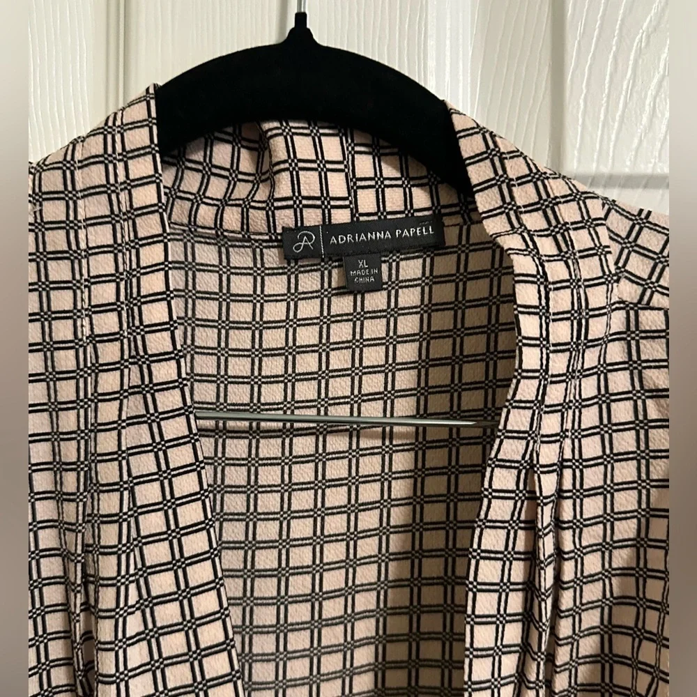 Adrianna Papell Pink Wrap style top. Great Sleeves. Modesty Button Size XL - Picture 3 of 4